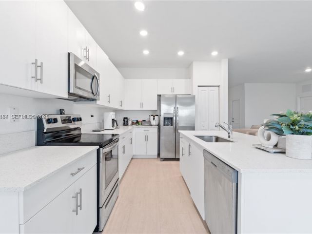 Home for rent at 11932 SW 241st Ter 11932 - photo 7458956