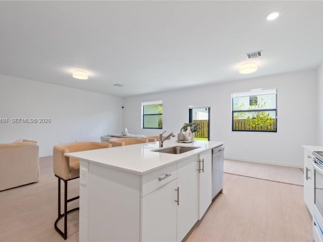 Home for rent at 11932 SW 241st Ter 11932 - photo 7458957