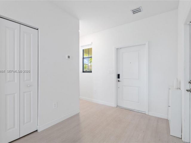 Home for rent at 11932 SW 241st Ter 11932 - photo 7458960