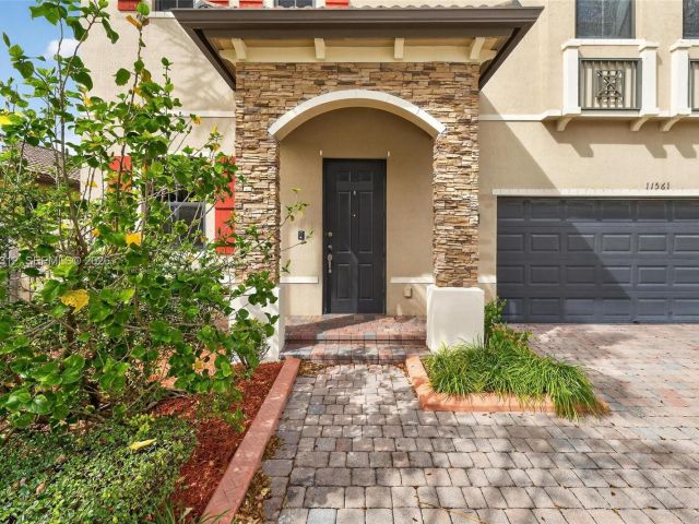 Home for rent at 11561 SW 232nd Ln 11561 - photo 7458827