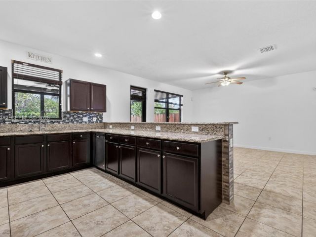 Home for rent at 11561 SW 232nd Ln 11561 - photo 7458837