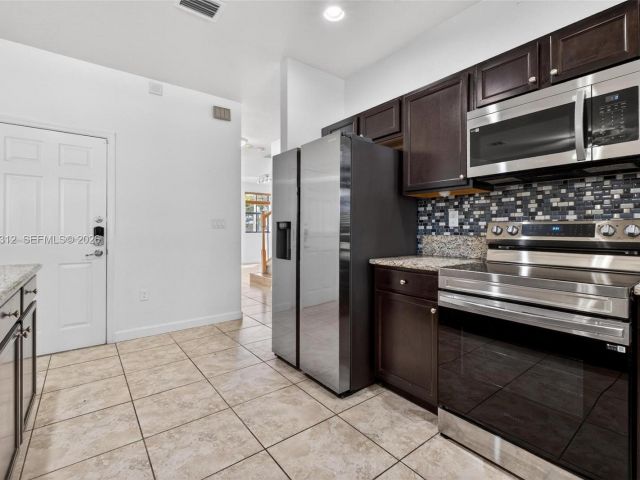 Home for rent at 11561 SW 232nd Ln 11561 - photo 7458840