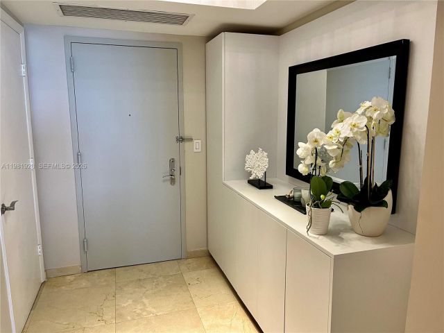 Apartment for rent  Unit #4004 - photo 7499350