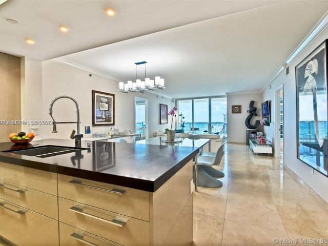 Apartment for rent  Unit #4004 - photo 7499351