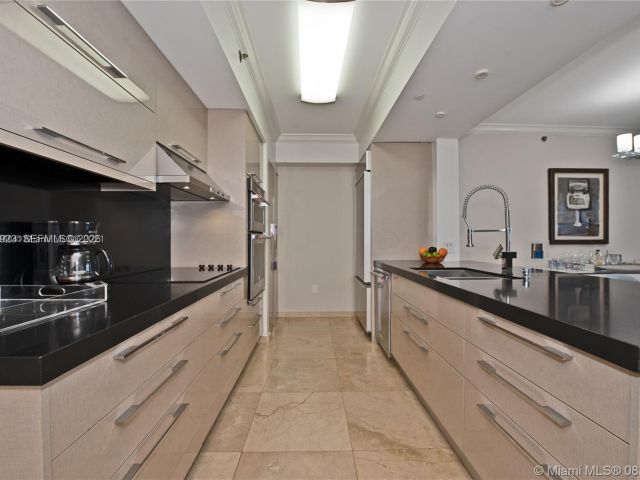 Apartment for rent  Unit #4004 - photo 7499352