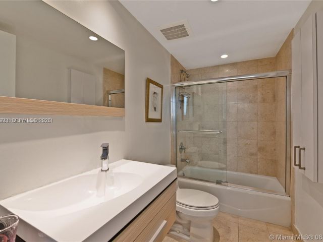 Apartment for rent  Unit #4004 - photo 7499355