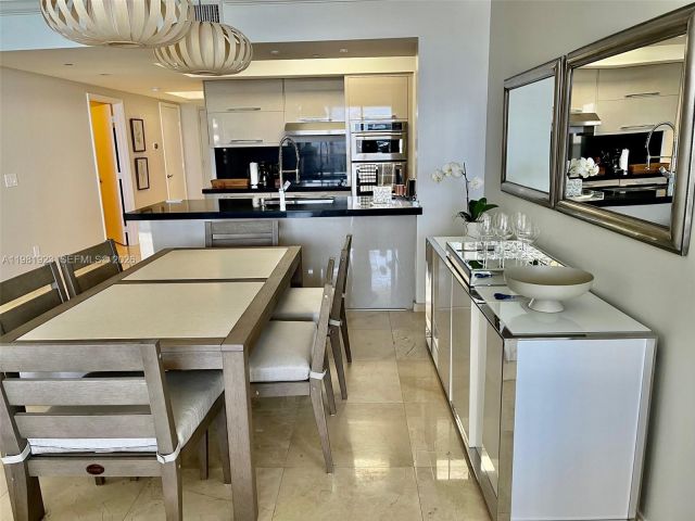 Apartment for rent  Unit #4004 - photo 7499361