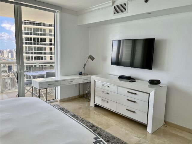 Apartment for rent  Unit #4004 - photo 7499364