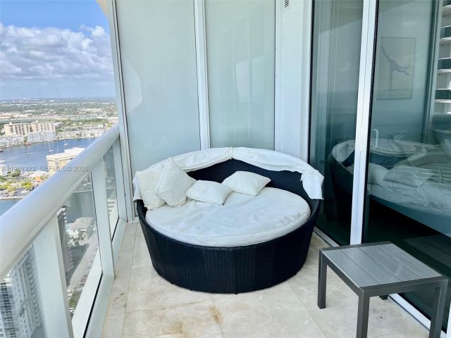 Apartment for rent  Unit #4004 - photo 7499366