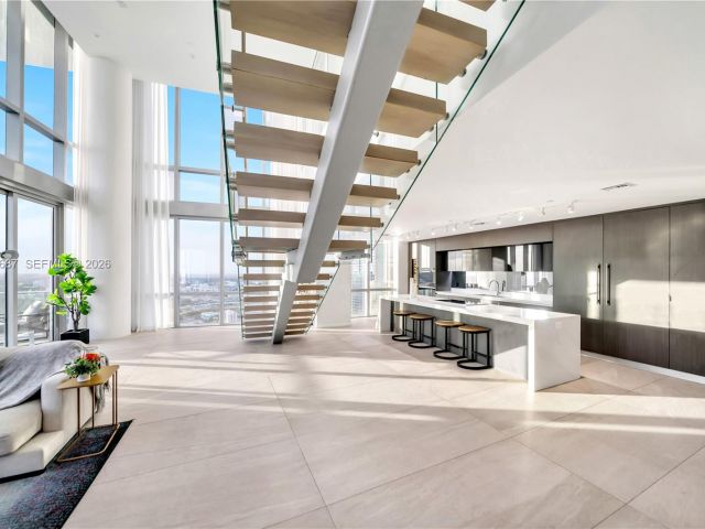 Apartment for rent  Unit #Penthouse 4612 - photo 7487945