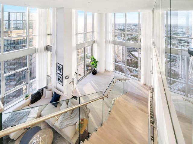 Apartment for rent  Unit #Penthouse 4612 - photo 7487949