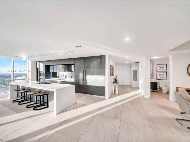 Apartment for rent  Unit #Penthouse 4612 - photo 7487952