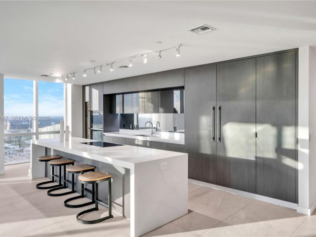 Apartment for rent  Unit #Penthouse 4612 - photo 7487953