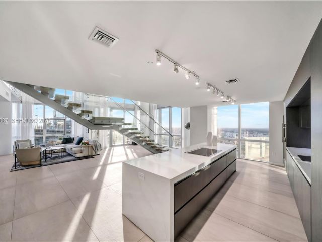 Apartment for rent  Unit #Penthouse 4612 - photo 7487954