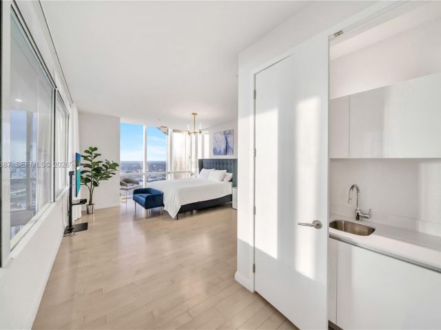 Apartment for rent  Unit #Penthouse 4612 - photo 7487956