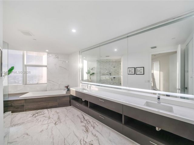 Apartment for rent  Unit #Penthouse 4612 - photo 7487959