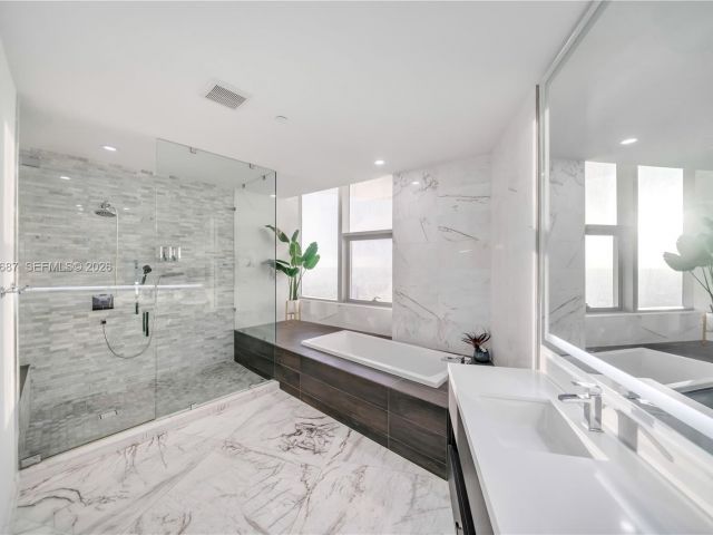 Apartment for rent  Unit #Penthouse 4612 - photo 7487960