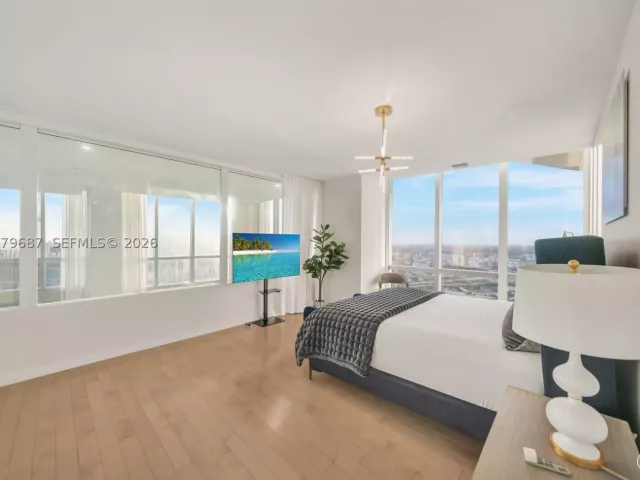 4-bedroom condo for rent in Miami - 851 NE 1st Avenue Penthouse 4612 - MondialRealty