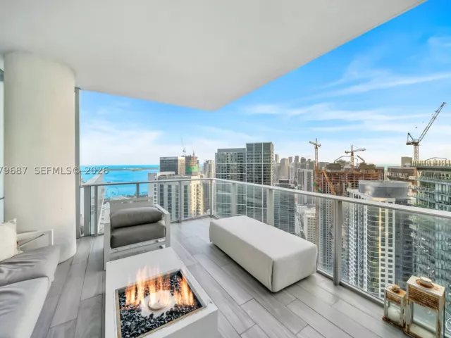 4-bedroom condo for rent in Miami - 851 NE 1st Avenue Penthouse 4612 - MondialRealty