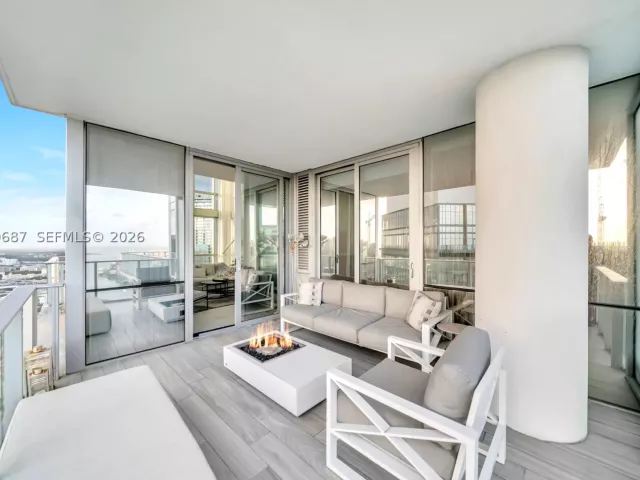 4-bedroom condo for rent in Miami - 851 NE 1st Avenue Penthouse 4612 - MondialRealty