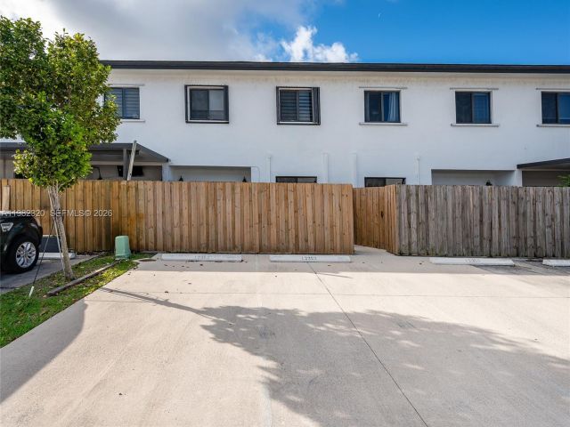 3-bedroom home for rent in Homestead - 13353 SW 250th Ter - MondialRealty