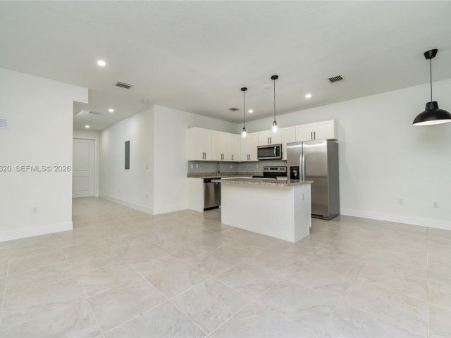 3-bedroom home for rent in Homestead - 13353 SW 250th Ter - MondialRealty