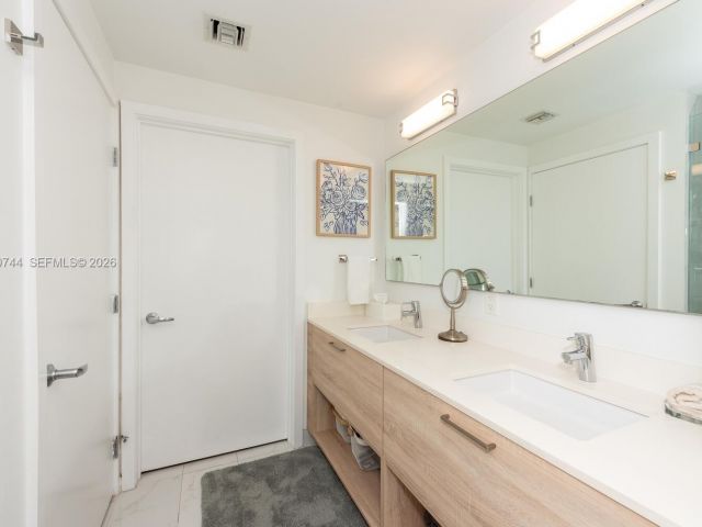 Apartment for rent  Unit #2304 - photo 7505234