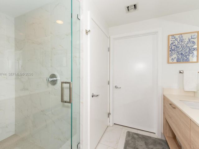 Apartment for rent  Unit #2304 - photo 7505235