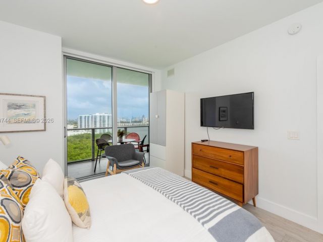 Apartment for rent  Unit #2304 - photo 7505237