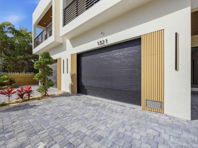 Home for rent at 1321 NE 13th Ave 1321 - photo 7515202