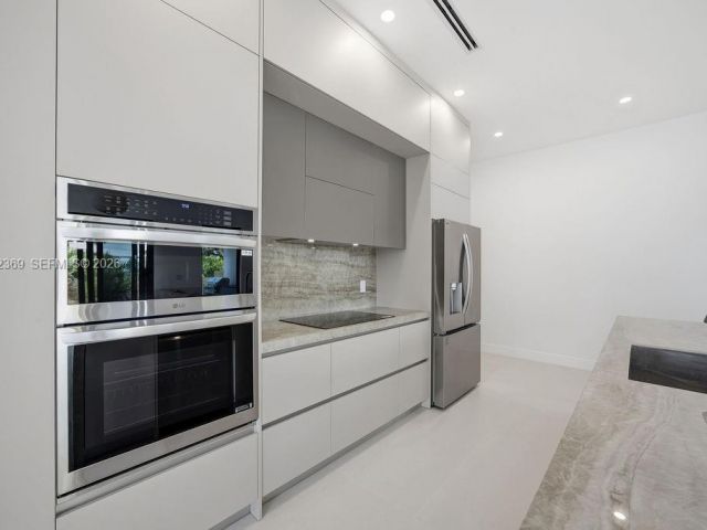 Home for rent at 1321 NE 13th Ave 1321 - photo 7515204