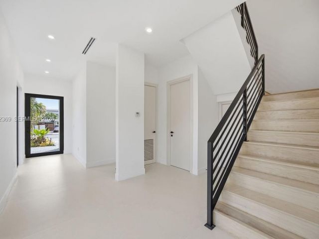 Home for rent at 1321 NE 13th Ave 1321 - photo 7515205