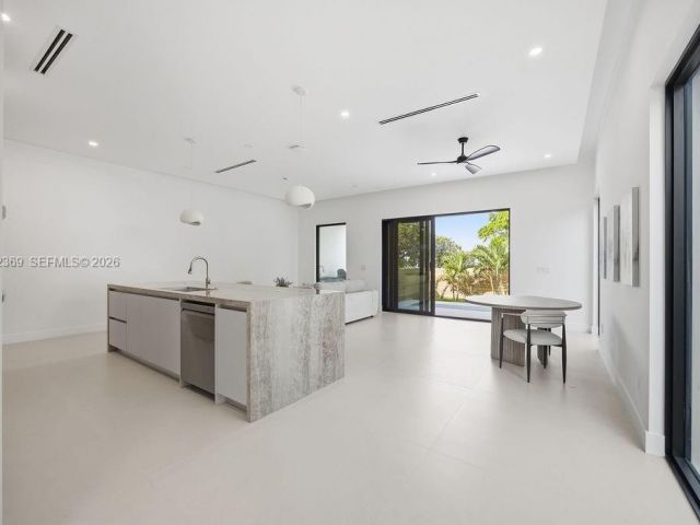 Home for rent at 1321 NE 13th Ave 1321 - photo 7515207