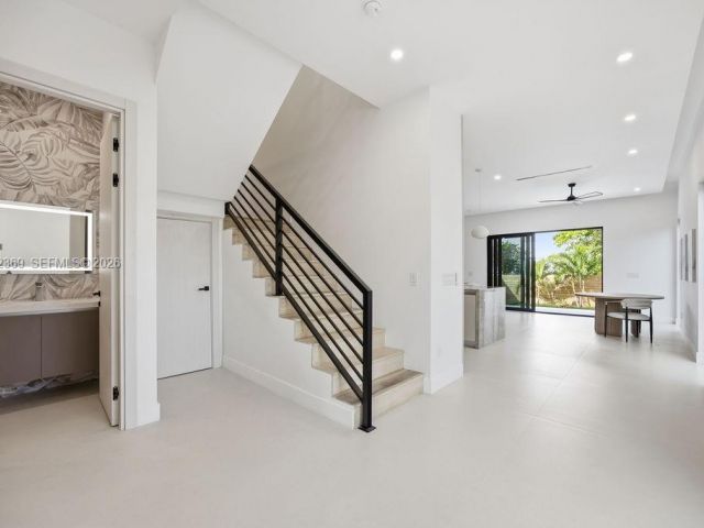 Home for rent at 1321 NE 13th Ave 1321 - photo 7515209