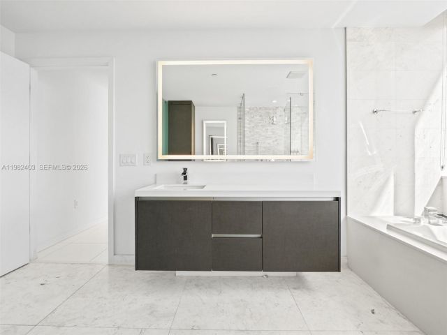 Apartment for rent  Unit #4801 - photo 7487939