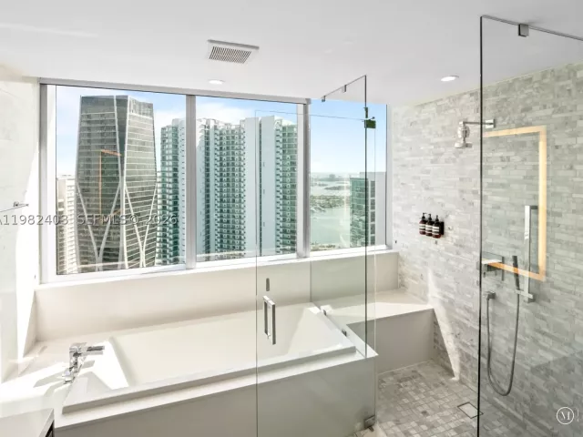 3-bedroom condo for rent in Miami - 851 NE 1st Ave 4801 - MondialRealty