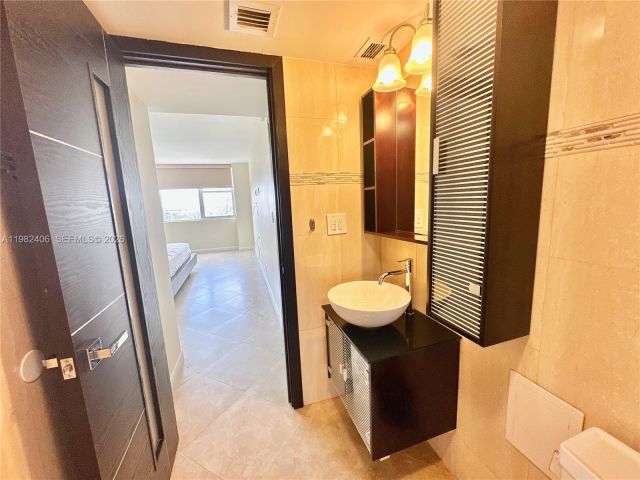 Apartment for rent  Unit #401 - photo 7501849