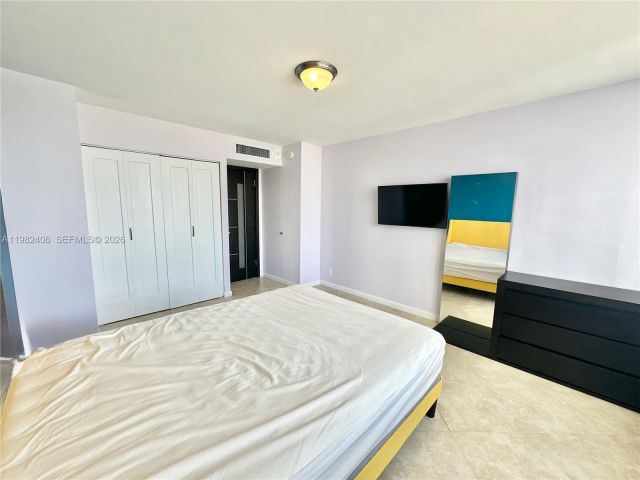 Apartment for rent  Unit #401 - photo 7501860