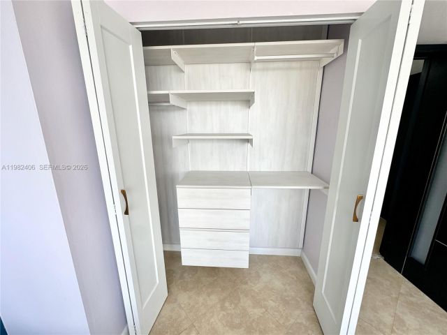 Apartment for rent  Unit #401 - photo 7501864