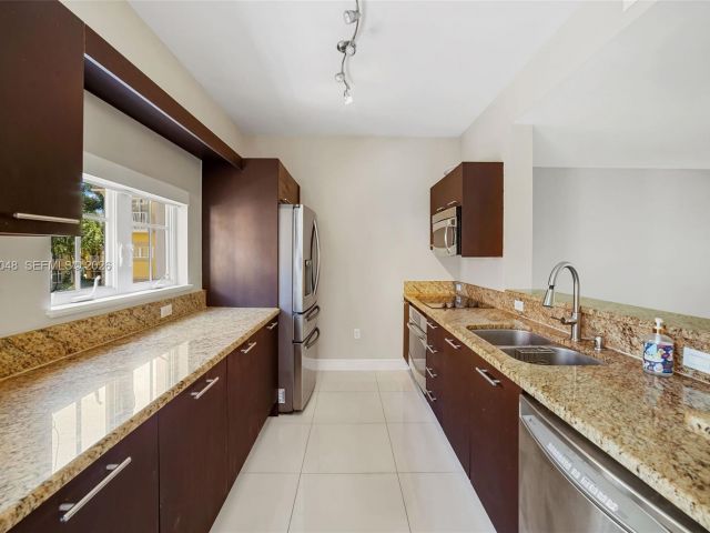 Home for rent at 2729 NE 184th Ln 2729 - photo 7476344