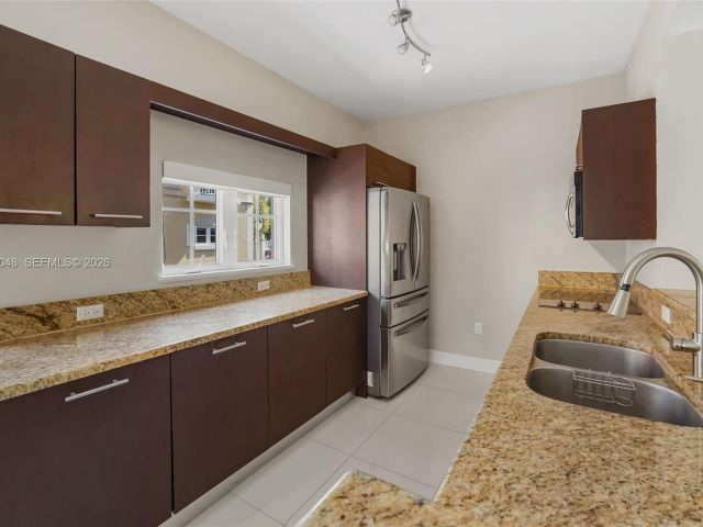 Home for rent at 2729 NE 184th Ln 2729 - photo 7476345