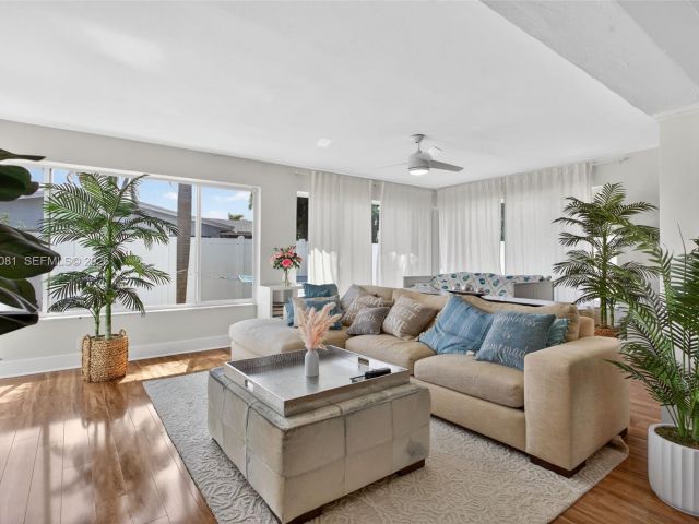 Home for sale at 2136 NE 56th Pl - photo 7481893