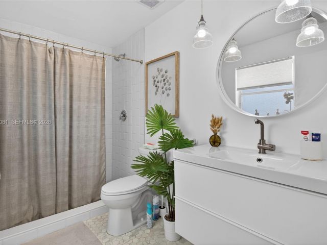 Home for sale at 2136 NE 56th Pl - photo 7481903