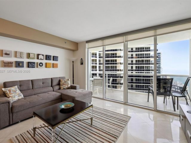 Apartment for rent  Unit #3909 - photo 7499333