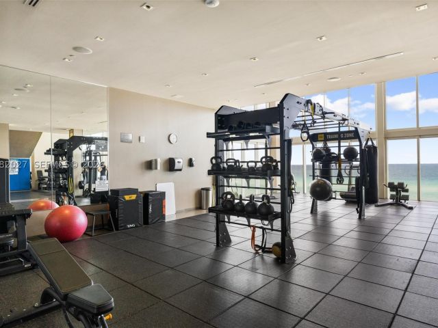 1-bedroom condo for rent in Hallandale Beach - 1830 S Ocean Dr 3909 - MondialRealty