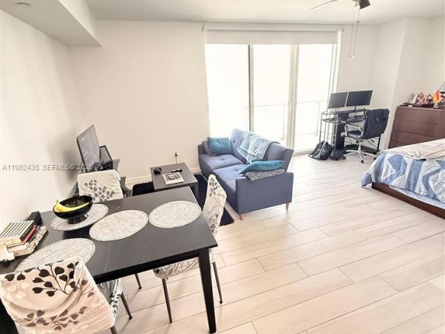 condo for rent in Miami - 50 Biscayne Blvd 2903 - MondialRealty