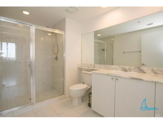 2-bedroom condo for sale in Aventura - 18800 NE 29th Ave 512 - MondialRealty