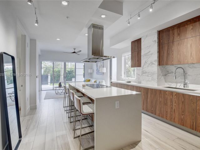 Home for rent at 155 E Boca Raton Rd TH1 - photo 7453221