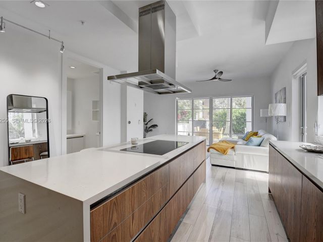 Home for rent at 155 E Boca Raton Rd TH1 - photo 7453224