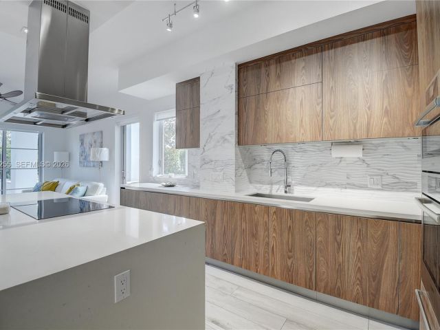 Home for rent at 155 E Boca Raton Rd TH1 - photo 7453226